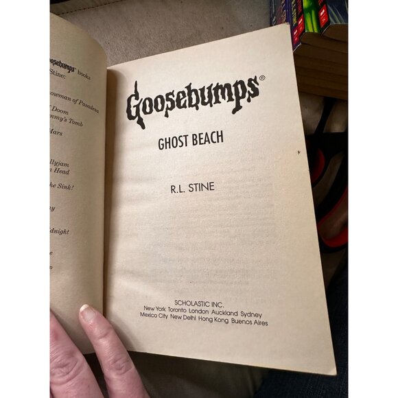 R.L. Stine Goosebumps Ghost Beach Paperback Book Unnumbered Vintage READ - Picture 7 of 13